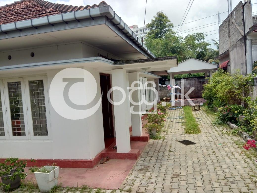 Land with House for Sale in Dehiwala Houses in Dehiwala
