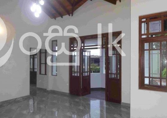Newly built upstairs luxury house for rent in Angoda Houses in Angoda