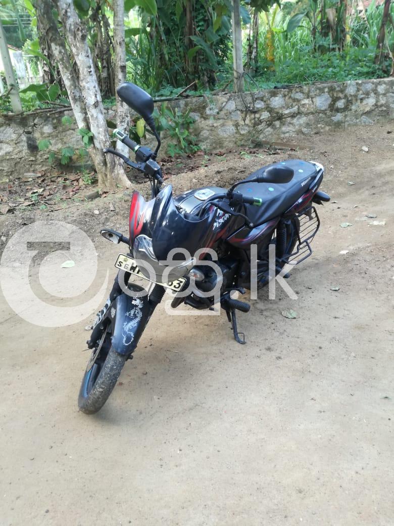 Bajaj Discover 150 Motorbikes & Scooters in Nittambuwa