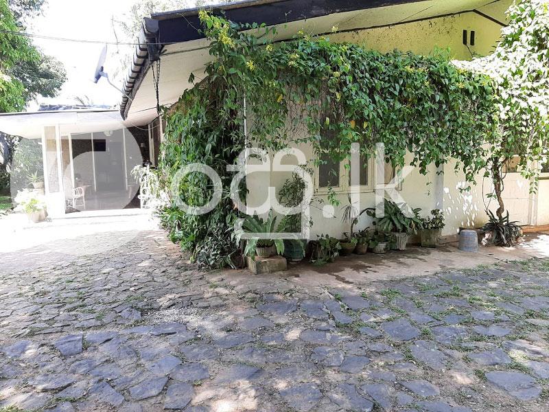Land with house for Sale in Kandy Houses in Kandy