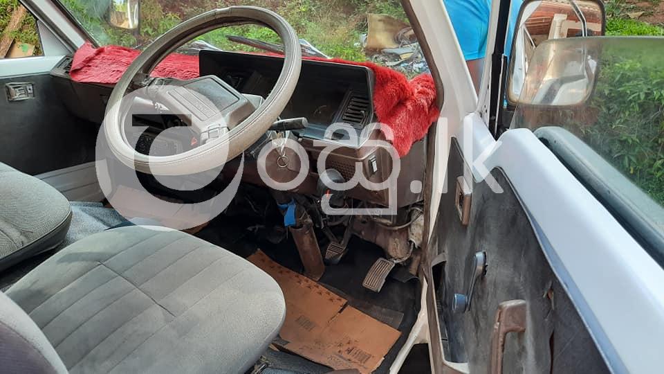 TOYOTA HIACE Vans, Buses & Lorries in Colombo 1