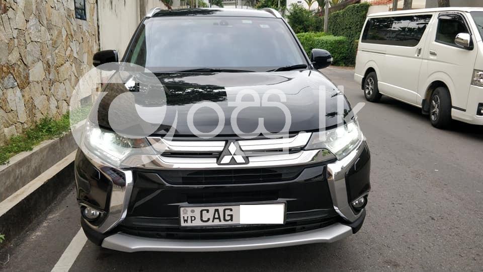 Mitsubishi Outlander Facelift 4WD 2015 Cars in Mount Lavinia