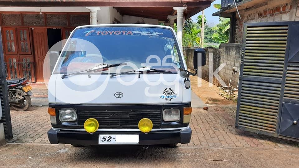 TOYOTA HIACE Vans, Buses & Lorries in Colombo 1