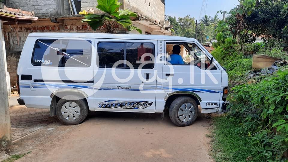 TOYOTA HIACE Vans, Buses & Lorries in Colombo 1