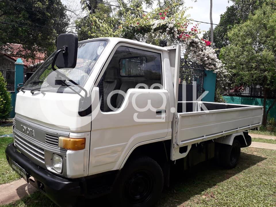 Toyota dyna Vans, Buses & Lorries in Negombo