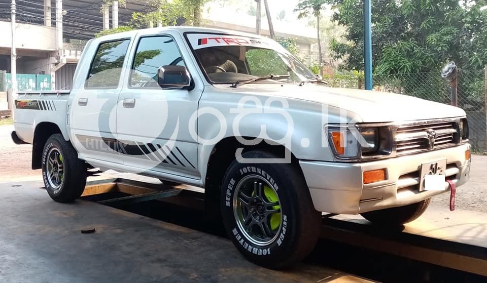 Toyota Hilux Ln 85 Cars in Colombo 1