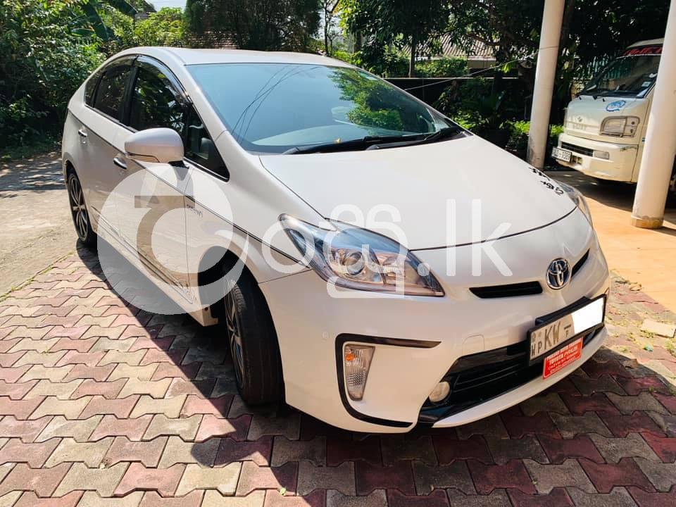 Toyota Prius G grade Cars in Aluthgama
