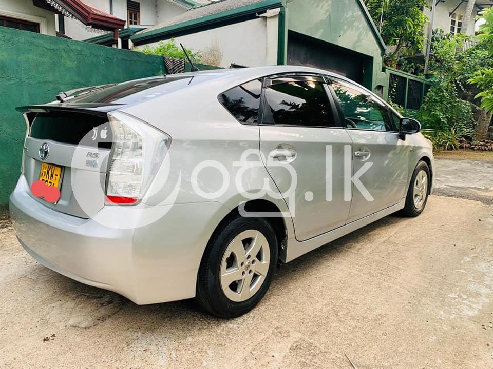 Toyota Prius S Grade 2011 Cars in Mount Lavinia