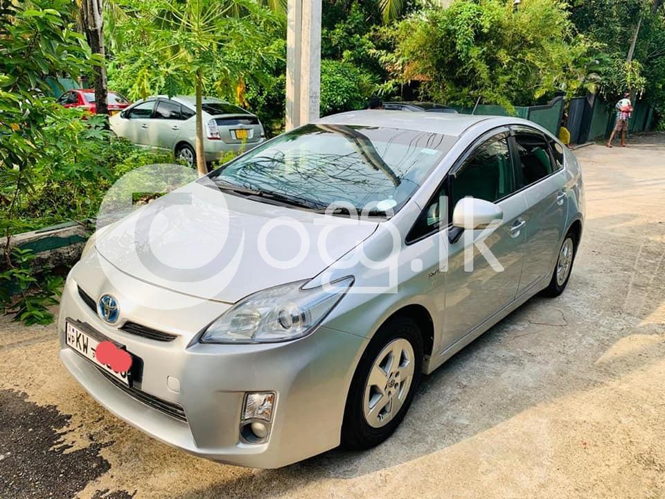 Toyota Prius S Grade 2011 Cars in Mount Lavinia