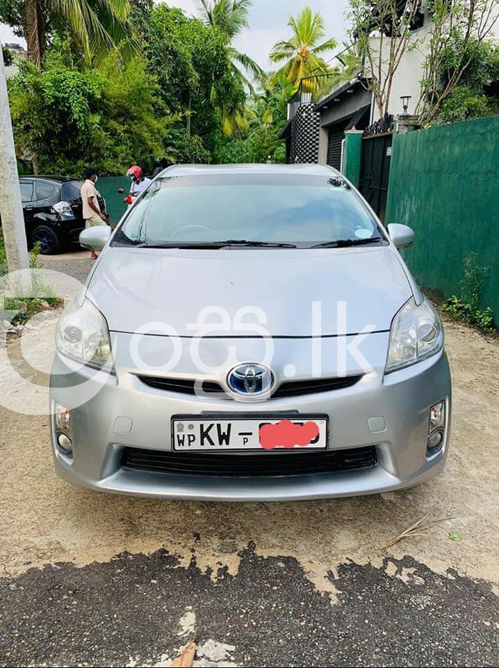 Toyota Prius S Grade 2011 Cars in Mount Lavinia