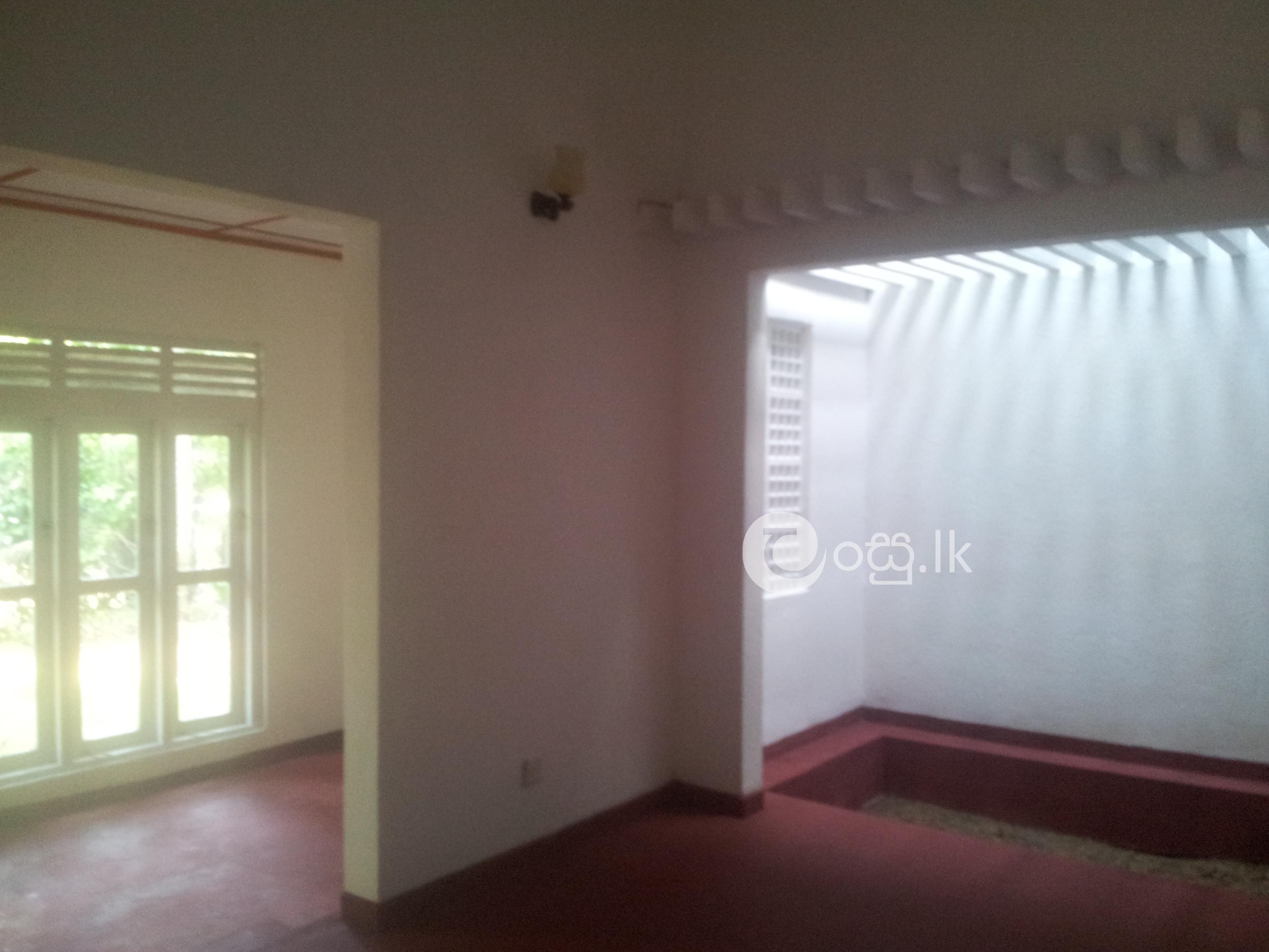 House with land for sale Houses in Hanwella