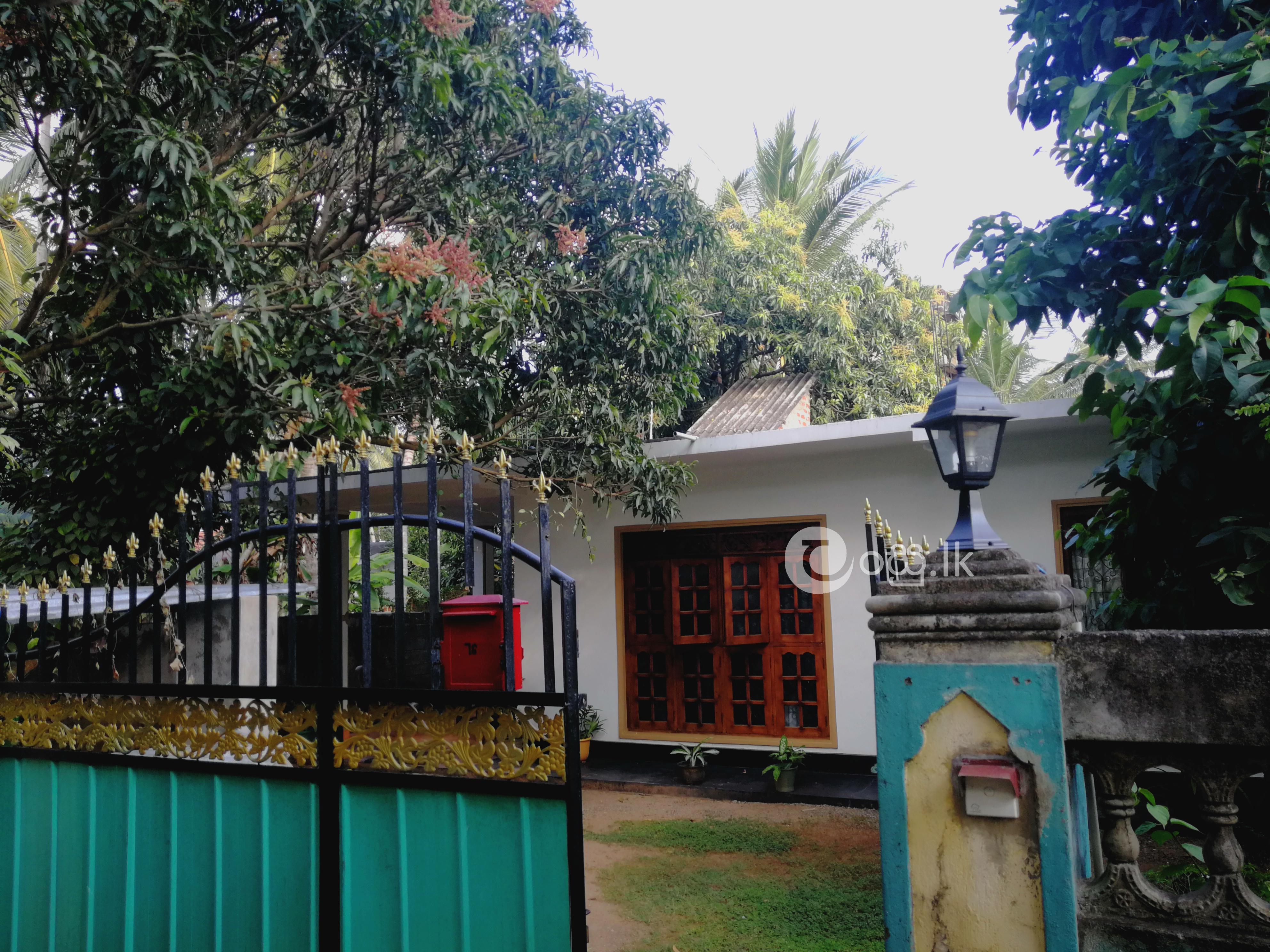 House for sale in Uyandana junction Kurunegala Houses in Kurunegala